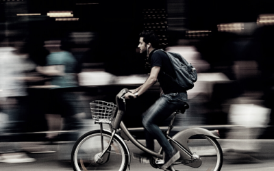 Fahrräder, Pedelecs und E-Bikes im Straßenverkehr: Ungeahntes Haftungsrisiko?!